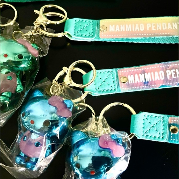 Set of 5 Iridescent Cat Bag charm/keychain good for bday goodies bags New in pkg - Picture 4 of 5
